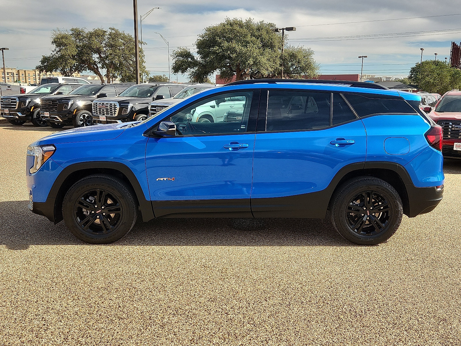 Used 2024 GMC Terrain AT4 AWD/4WD image 2