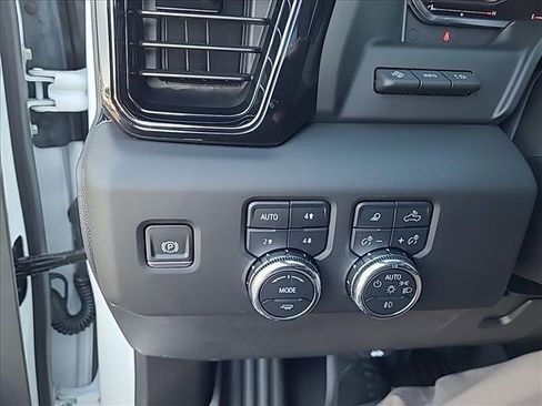Used 2025 GMC Sierra 2500 AT4X image 21