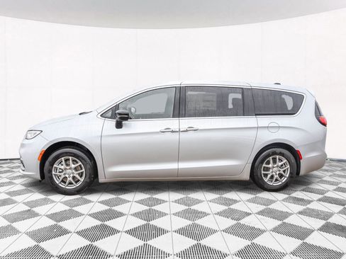 New 2026 Chrysler Pacifica Select FWD image 10