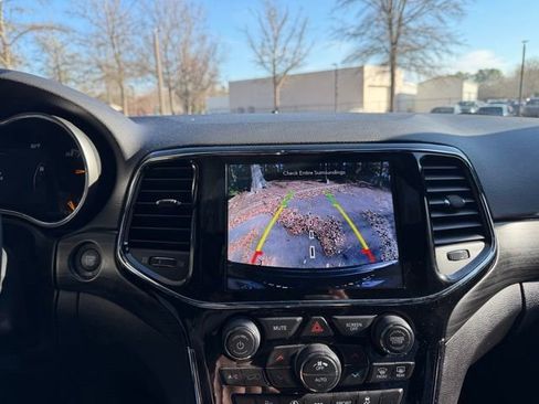 Used 2020 Jeep Grand Cherokee Altitude image 11