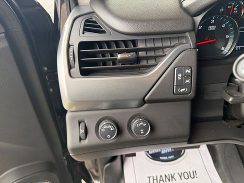Used 2017 Chevrolet Suburban LT image 11
