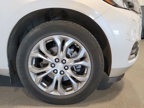 Used 2018 Buick Enclave Avenir w/ Avenir Technology Package AWD/4WD image 17