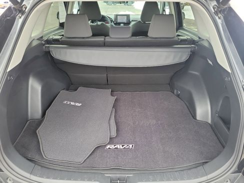 Used 2020 Toyota RAV4 XLE image 8