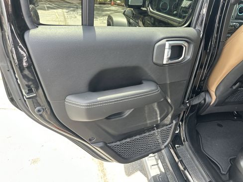 Used 2023 Jeep Wrangler Unlimited Rubicon 4xe w/ Cold Weather Group AWD/4WD image 25