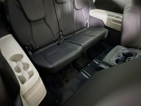 Used 2024 Kia Carnival SX Prestige image 33