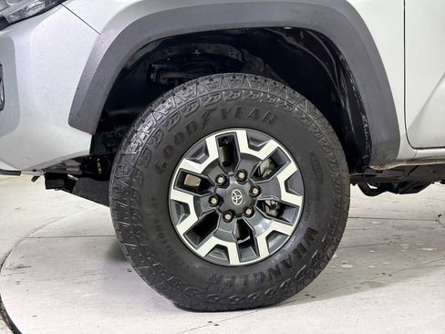 Used 2023 Toyota Tacoma TRD Off-Road w/ Technology Package AWD/4WD image 18