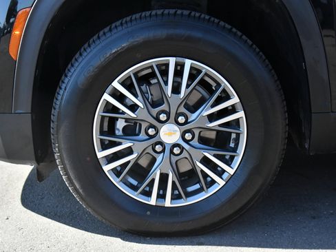 Used 2024 Chevrolet Traverse LT FWD image 12