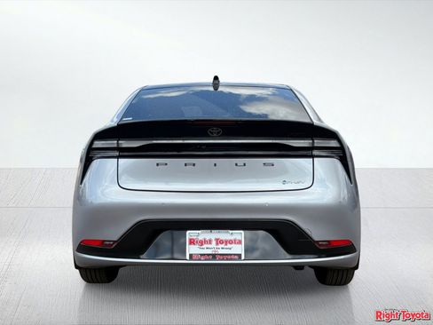 New 2026 Toyota Prius Plug-In Hybrid FWD image 5