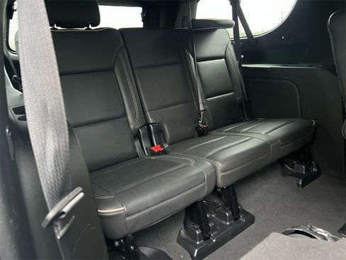 Used 2023 Chevrolet Suburban Premier image 12