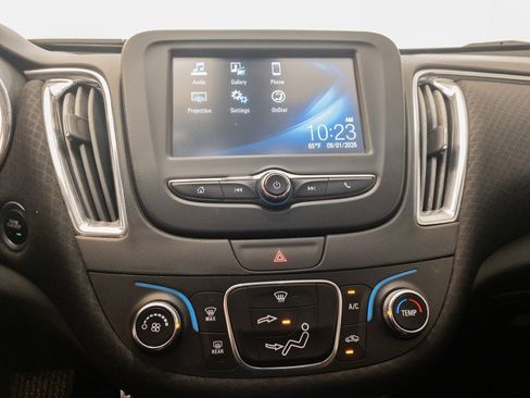 Used 2017 Chevrolet Malibu LT image 16