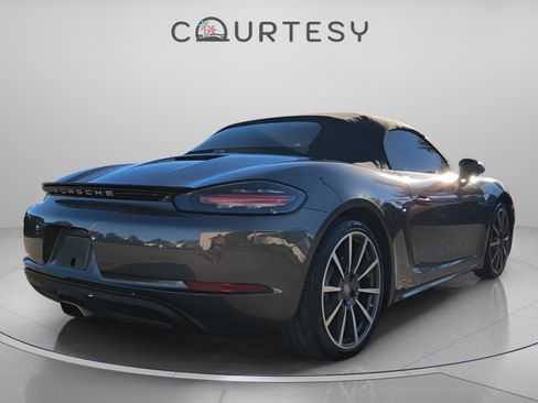 Used 2017 Porsche 718 Boxster Base image 3
