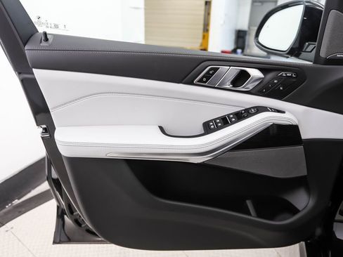 Used 2026 BMW X7 xDrive40i w/ M Sport Package image 10