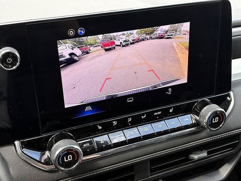 Used 2025 Chevrolet Colorado LT w/ Advanced Trailering Package AWD/4WD image 22