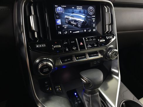 Used 2024 Lexus LX 600 4WD w/ Appearance Package image 33