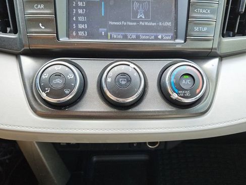 Used 2015 Toyota RAV4 LE FWD image 19