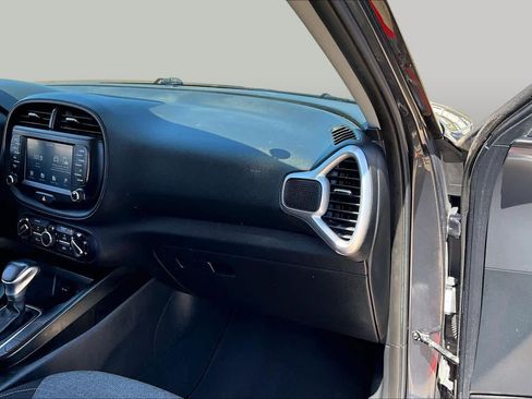 Used 2020 Kia Soul GT-Line FWD image 17