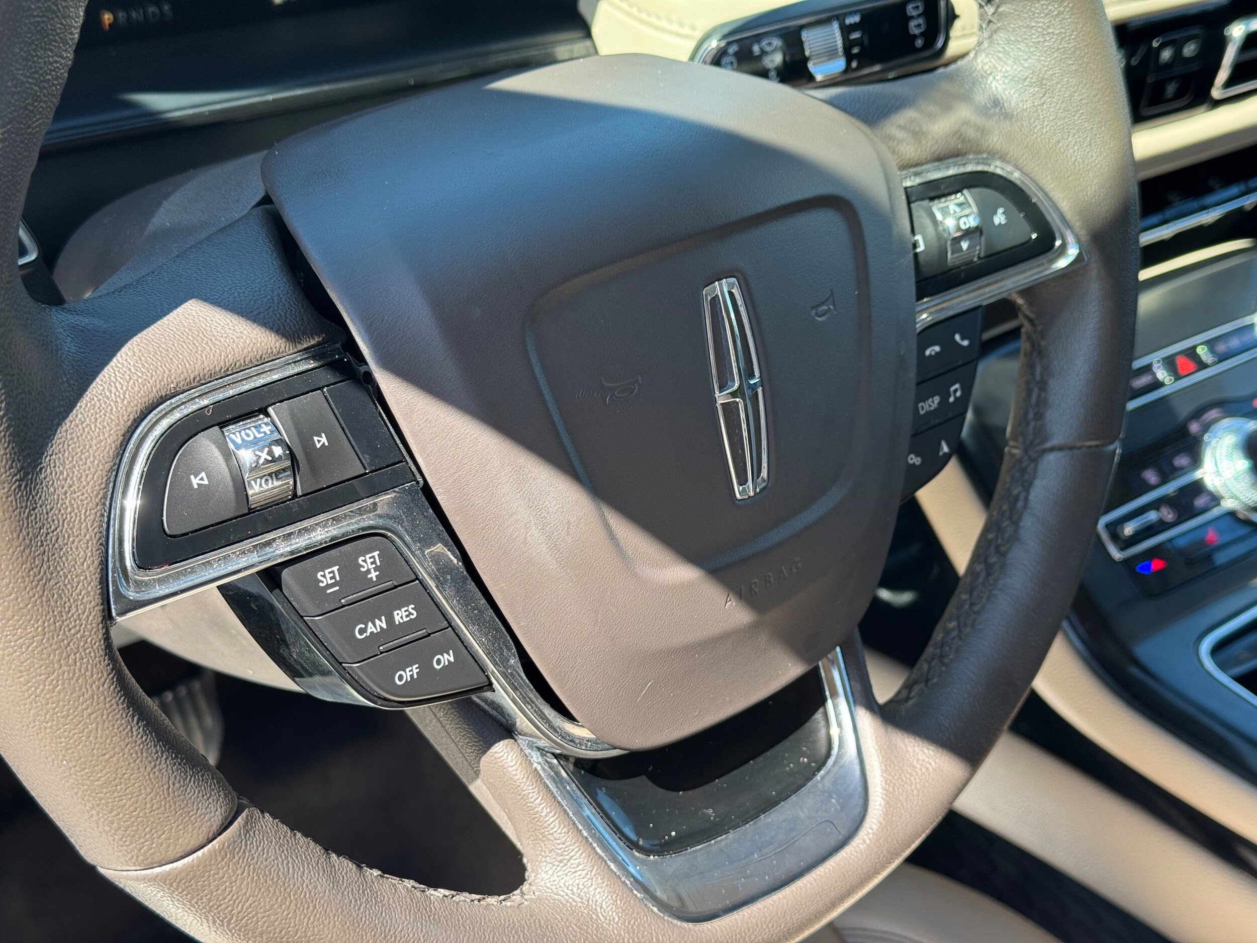 Used 2023 Lincoln Nautilus FWD image 9