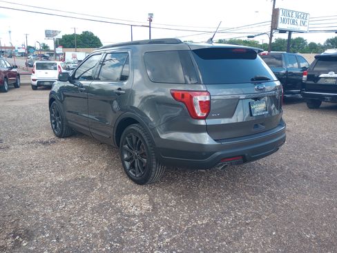 Used 2018 Ford Explorer XLT w/ Equipment Group 202A FWD image 5