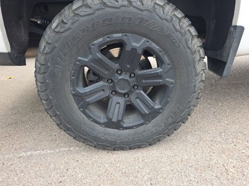 Used 2022 Chevrolet Silverado 1500 LT Trail Boss w/ Bed Protection Package AWD/4WD image 9