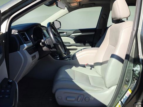 Used 2017 Toyota Highlander XLE image 10