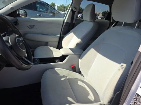 Used 2025 Hyundai Kona SEL FWD image 5