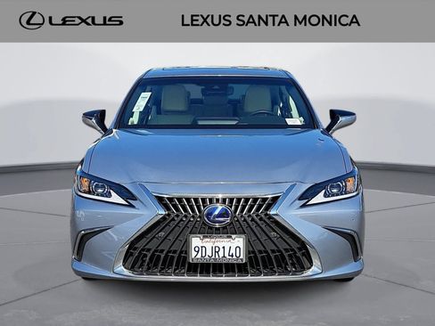 Used 2022 Lexus ES 300h w/ Premium Package FWD image 2