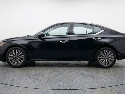 Used 2025 Nissan Altima 2.5 SV FWD image 5