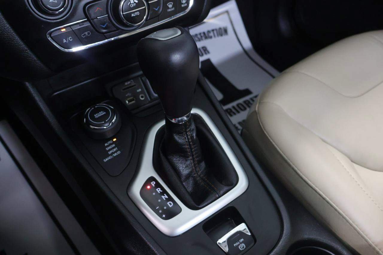 Used 2018 Jeep Cherokee Limited AWD/4WD image 36