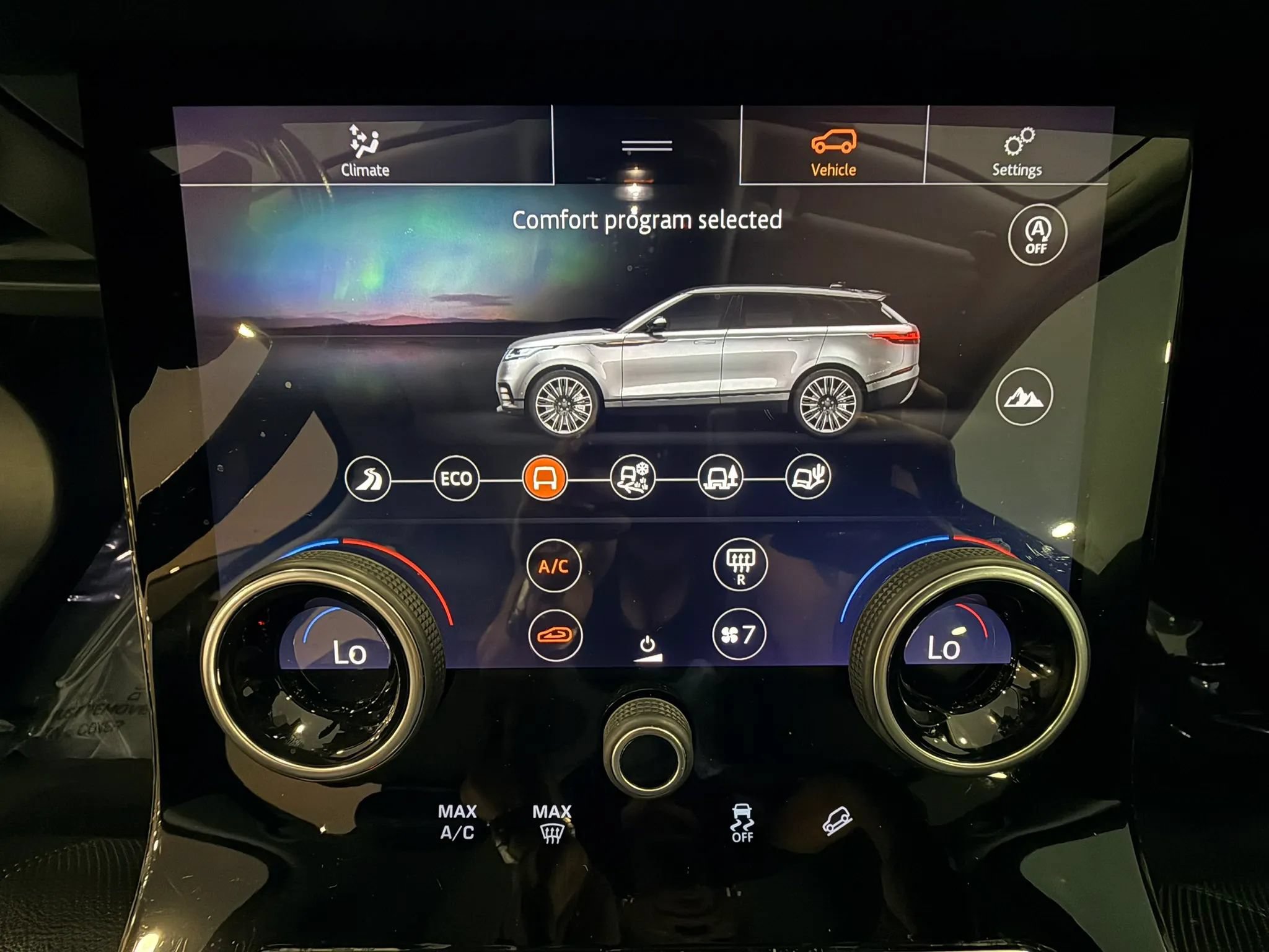 Used 2019 Land Rover Range Rover Velar S AWD/4WD image 31