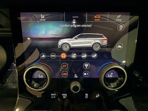 Used 2019 Land Rover Range Rover Velar S AWD/4WD image 31