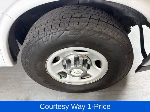 Used 2017 Chevrolet Express 3500 LT w/ LT Preferred Equipment Group RWD image 12