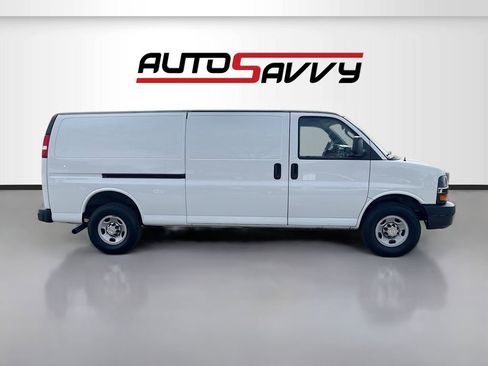 Used 2024 Chevrolet Express 3500 Extended w/ Driver Convenience Package RWD image 8
