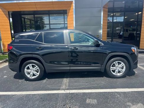 Used 2024 GMC Terrain SLE AWD/4WD image 2