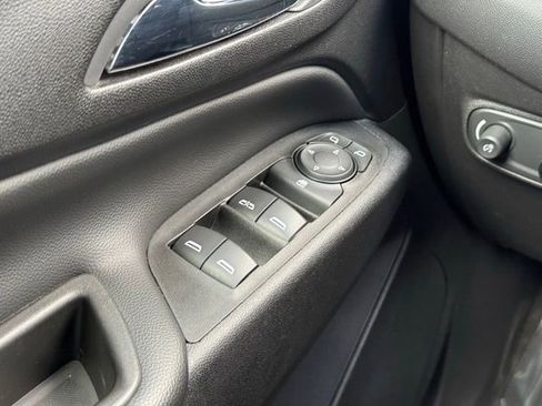 Used 2020 Chevrolet Equinox LT image 32