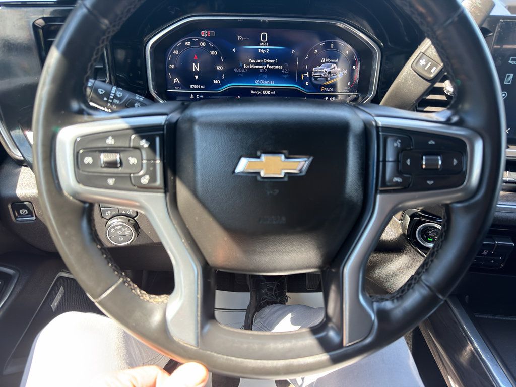 Used 2025 Chevrolet Silverado 3500 LTZ w/ LTZ Convenience Package AWD/4WD image 16