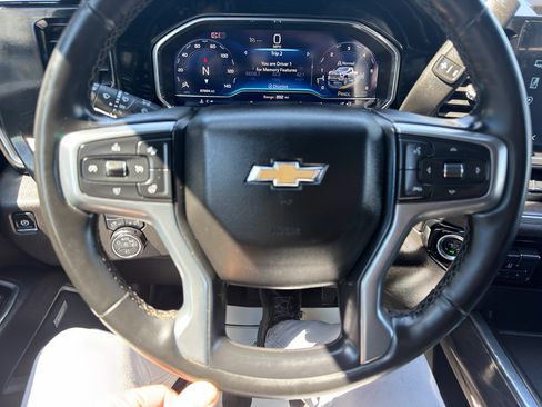 Used 2025 Chevrolet Silverado 3500 LTZ w/ LTZ Convenience Package AWD/4WD image 16