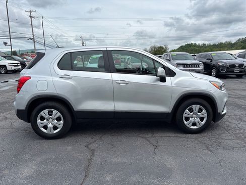 Used 2018 Chevrolet Trax LS FWD image 8