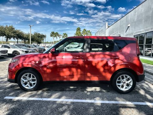 Used 2021 Kia Soul S image 3