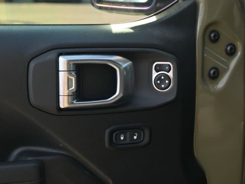 Used 2025 Jeep Wrangler Sport S image 28