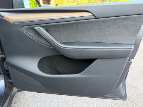 Used 2023 Tesla Model Y Long Range AWD/4WD image 29