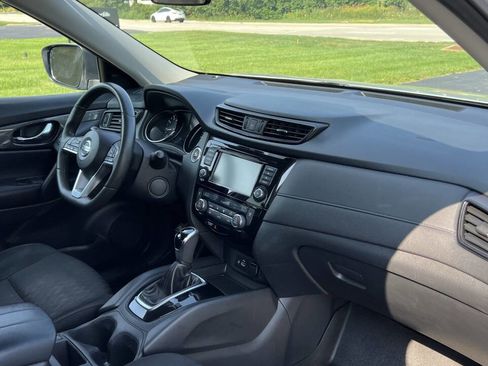 Used 2018 Nissan Rogue SV w/ Premium Package image 25