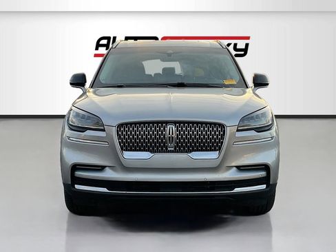 Used 2023 Lincoln Aviator Standard w/ Elements Package image 2