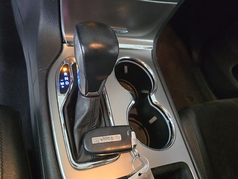 Used 2018 Jeep Grand Cherokee Altitude AWD/4WD image 21