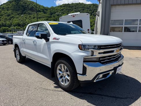 Used 2022 Chevrolet Silverado 1500 LTZ AWD/4WD image 3