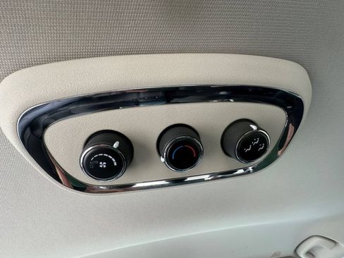 Used 2019 Dodge Durango SXT w/ 3rd Row Seating Group RWD image 28