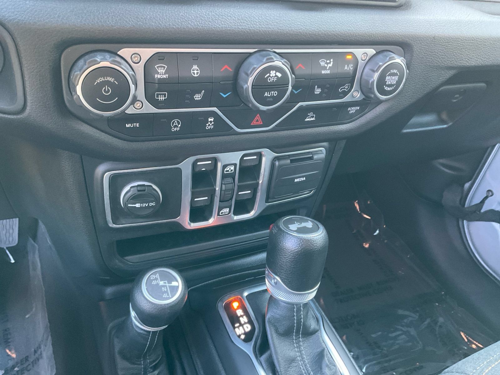 Used 2024 Jeep Wrangler Unlimited Sport AWD/4WD image 31