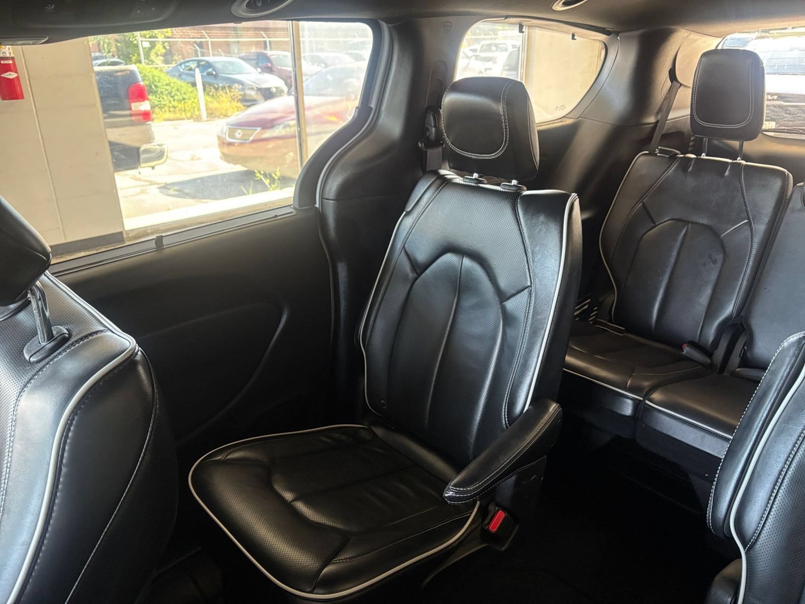 Used 2025 Chrysler Pacifica Limited FWD image 43