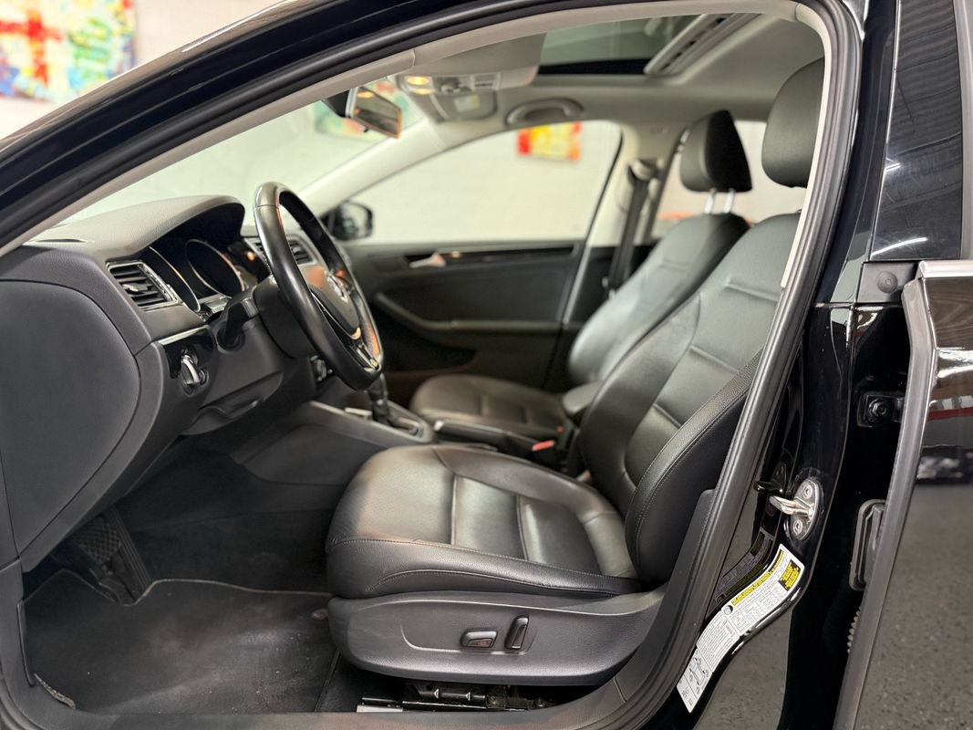 Used 2017 Volkswagen Jetta SEL FWD image 10