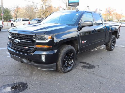 Used 2017 Chevrolet Silverado 1500 LT w/ Midnight Edition image 28
