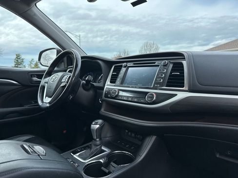 Used 2019 Toyota Highlander Limited Platinum w/ Protection Package #3 image 26